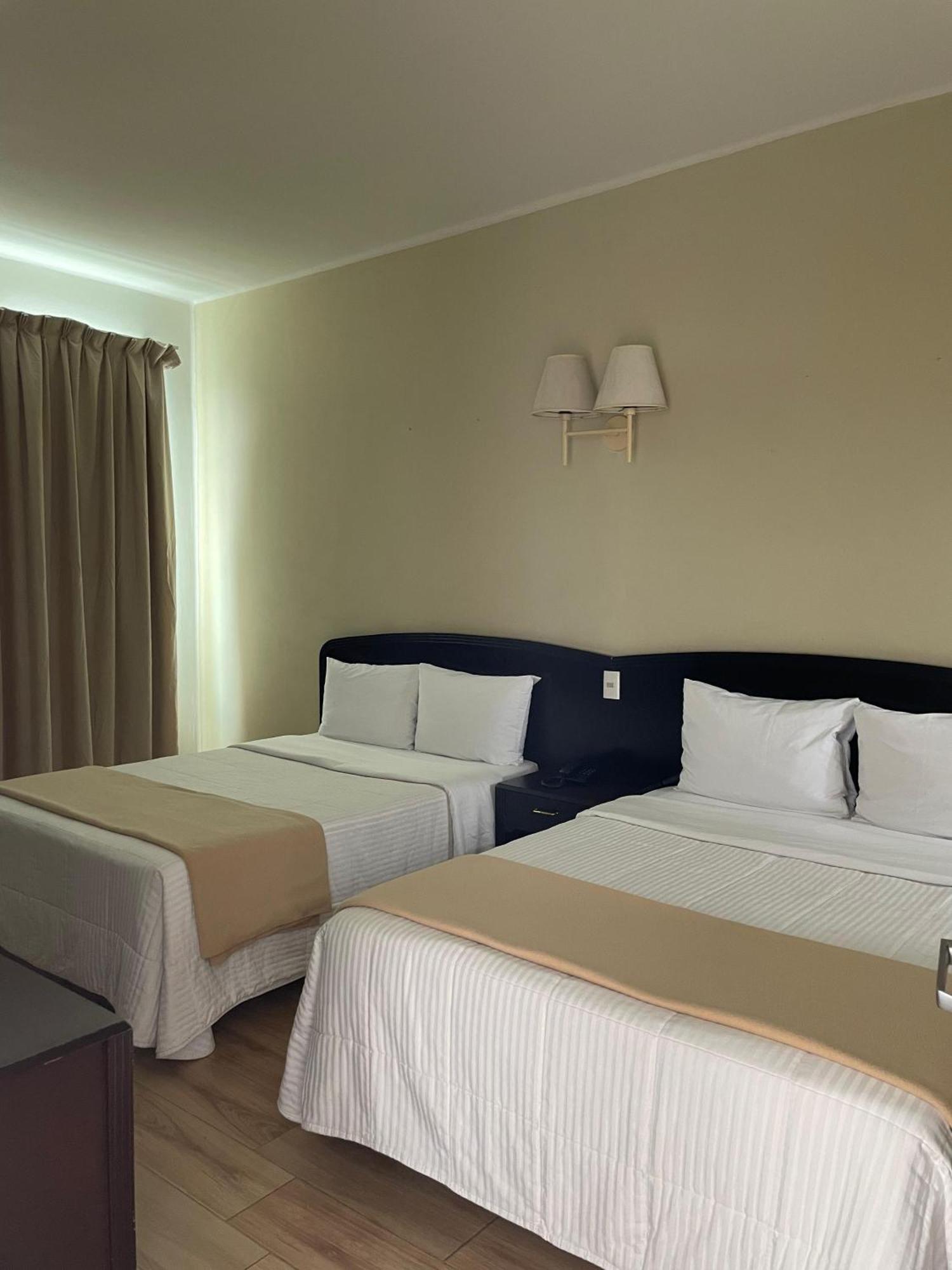 Hotel Plaza Del Arco Express Monterrey Exterior photo