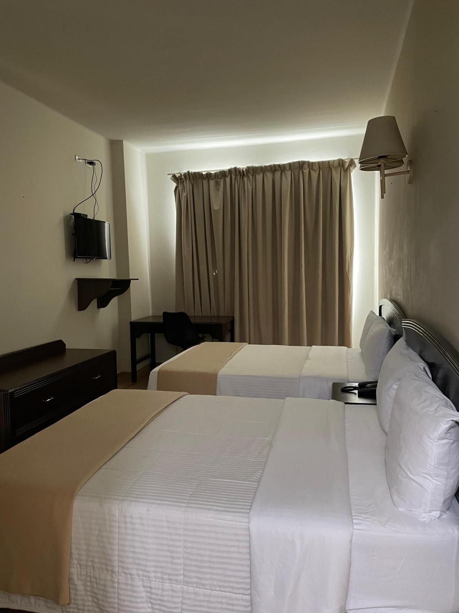 Hotel Plaza Del Arco Express Monterrey Exterior photo